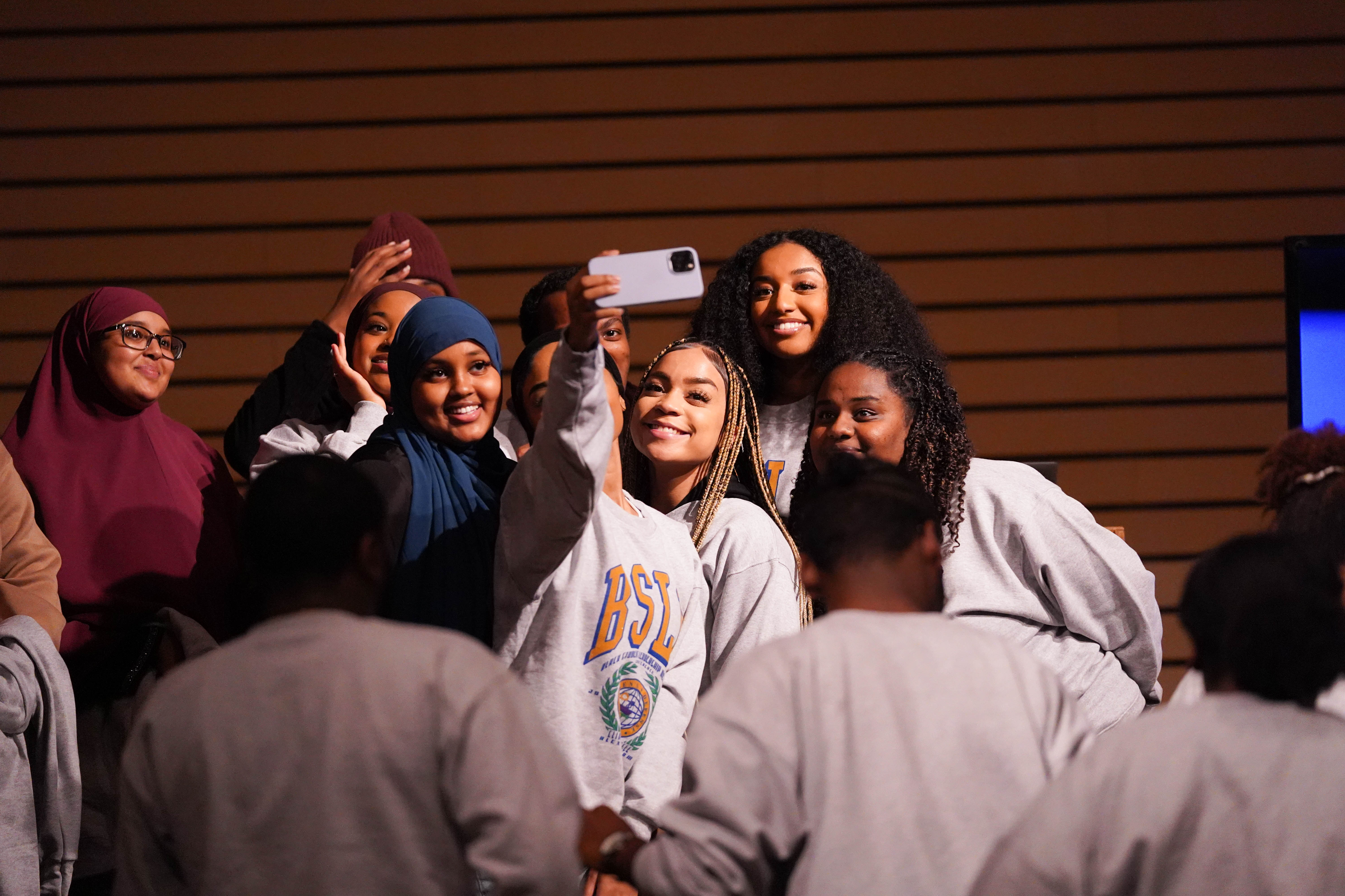 BSLN Students gathered together for a selfie